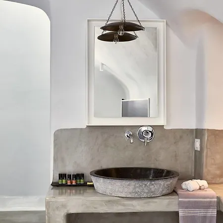 Boho Santorini 3*